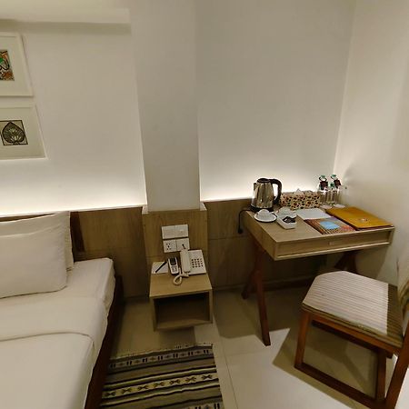 Hotel Nandini Dhaka Esterno foto