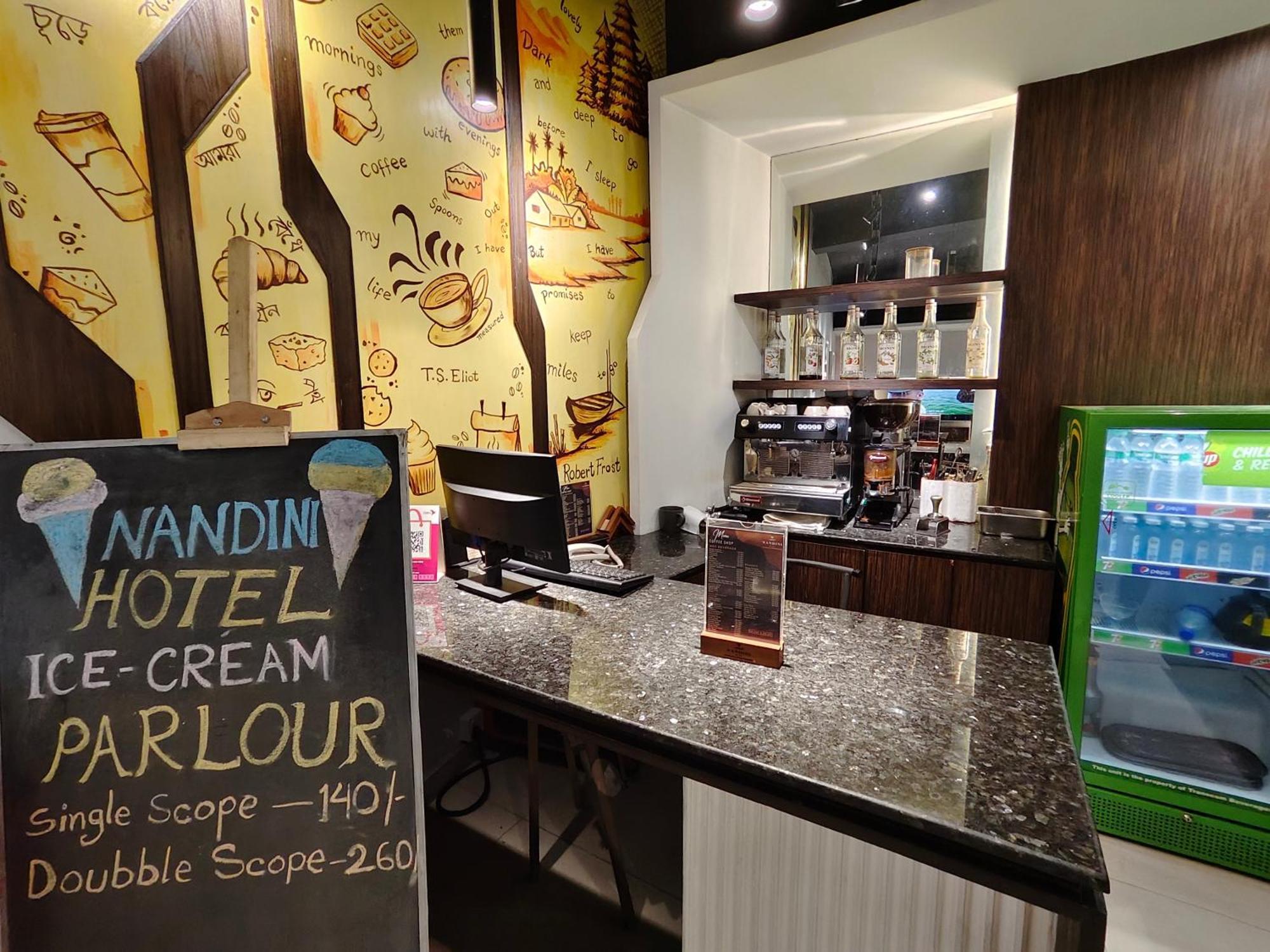 Hotel Nandini Dhaka Esterno foto